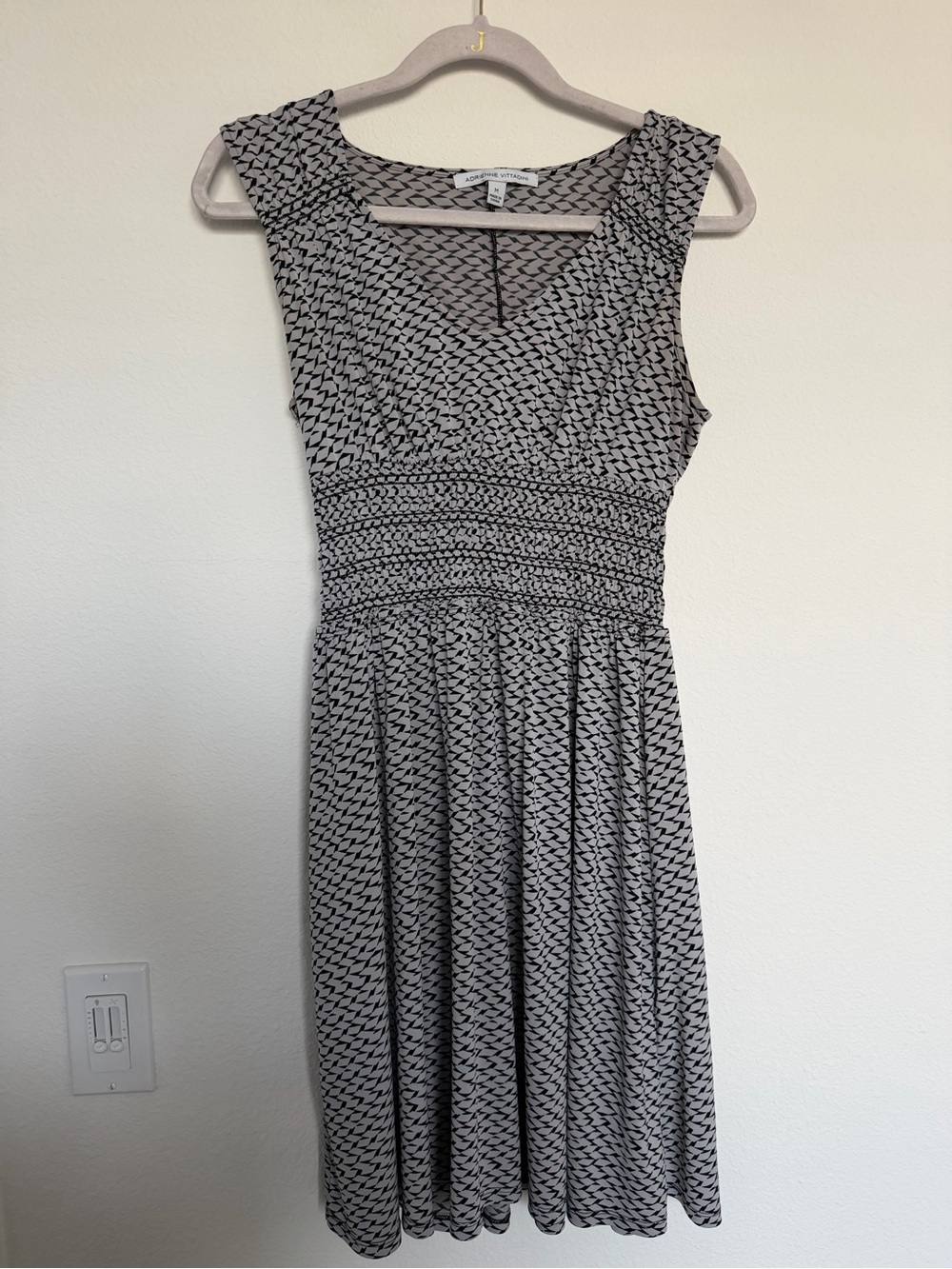 Adrienne Vittadini Black & White Sleeveless Smocked Waist Midi Dress Size M
